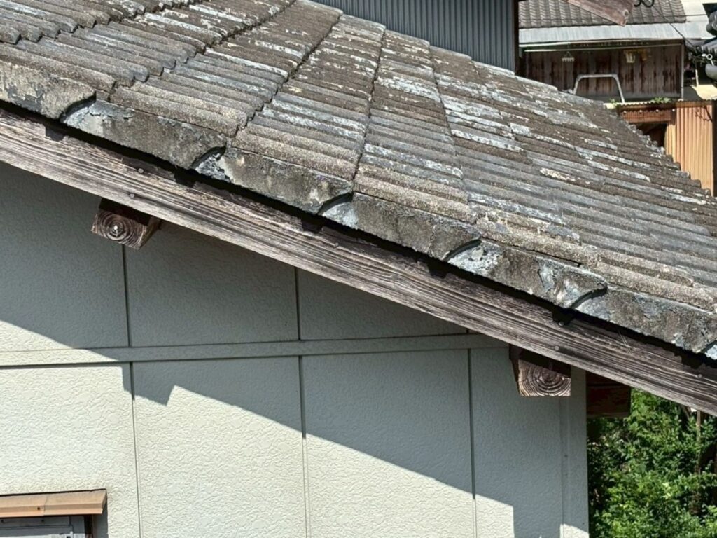 八女市　I様　車庫屋根塗装 (2)